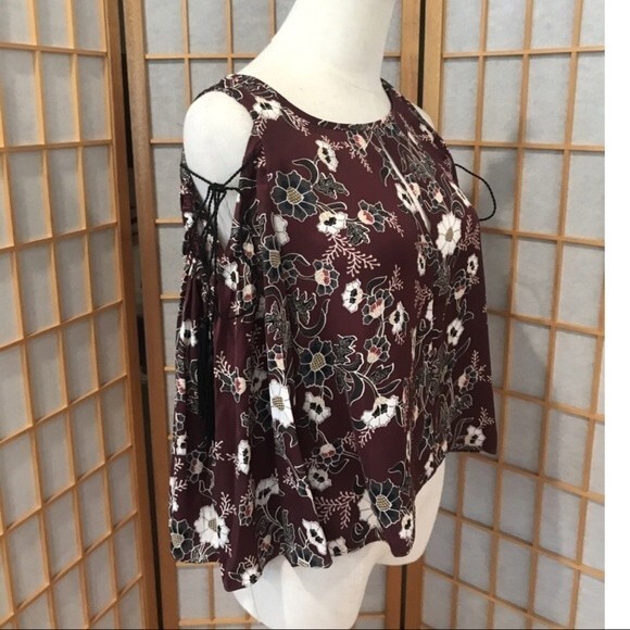 Scoop NY Burgundy Floral Cold Shoulder Blouse Small NWOT NEW - Picture 8 of 11